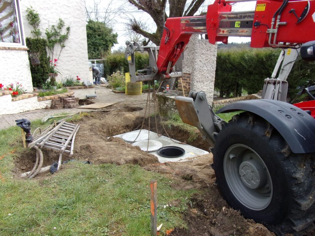 Pose d'une cuve béton pour assainissement autonome