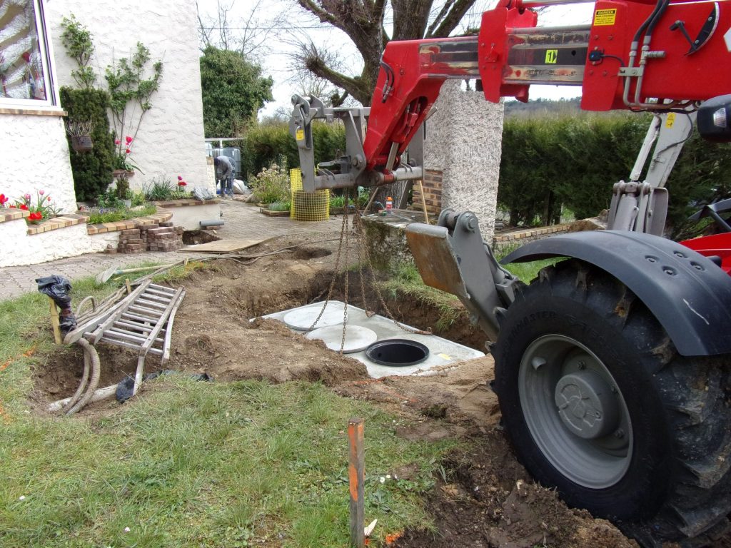 Pose d'une cuve béton pour assainissement autonome