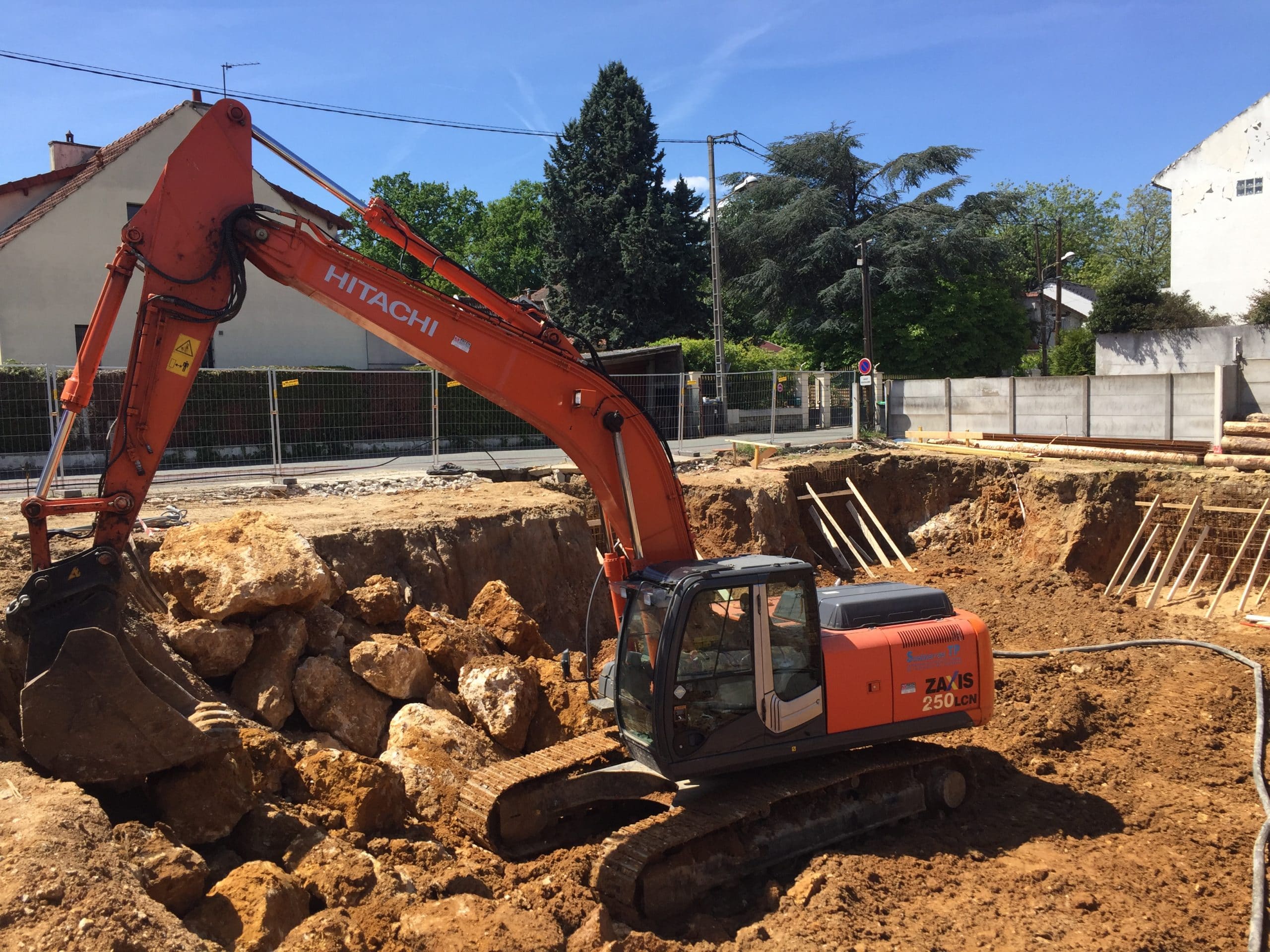 Travaux de terrassement avec une machine outil
