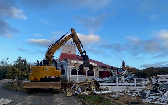 Démolition d'un restaurant Buffalo Grill en Essonne